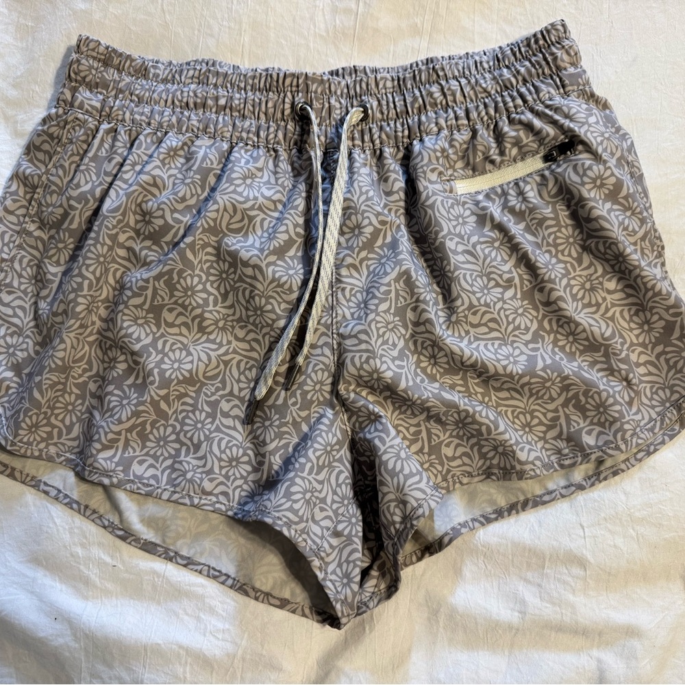 Vuori Shorts